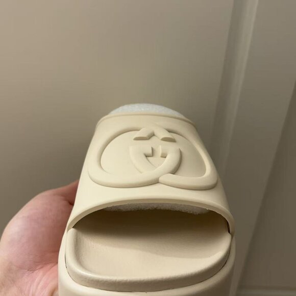 New! Gucci Interlocking G Platform Soft Rubber Slide Sandals - Picture 5 of 7